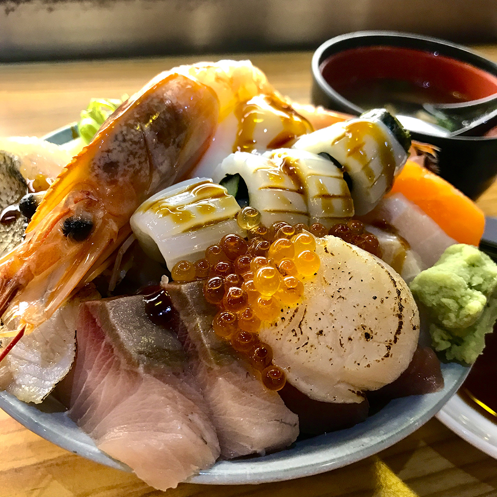 招牌海鮮丼